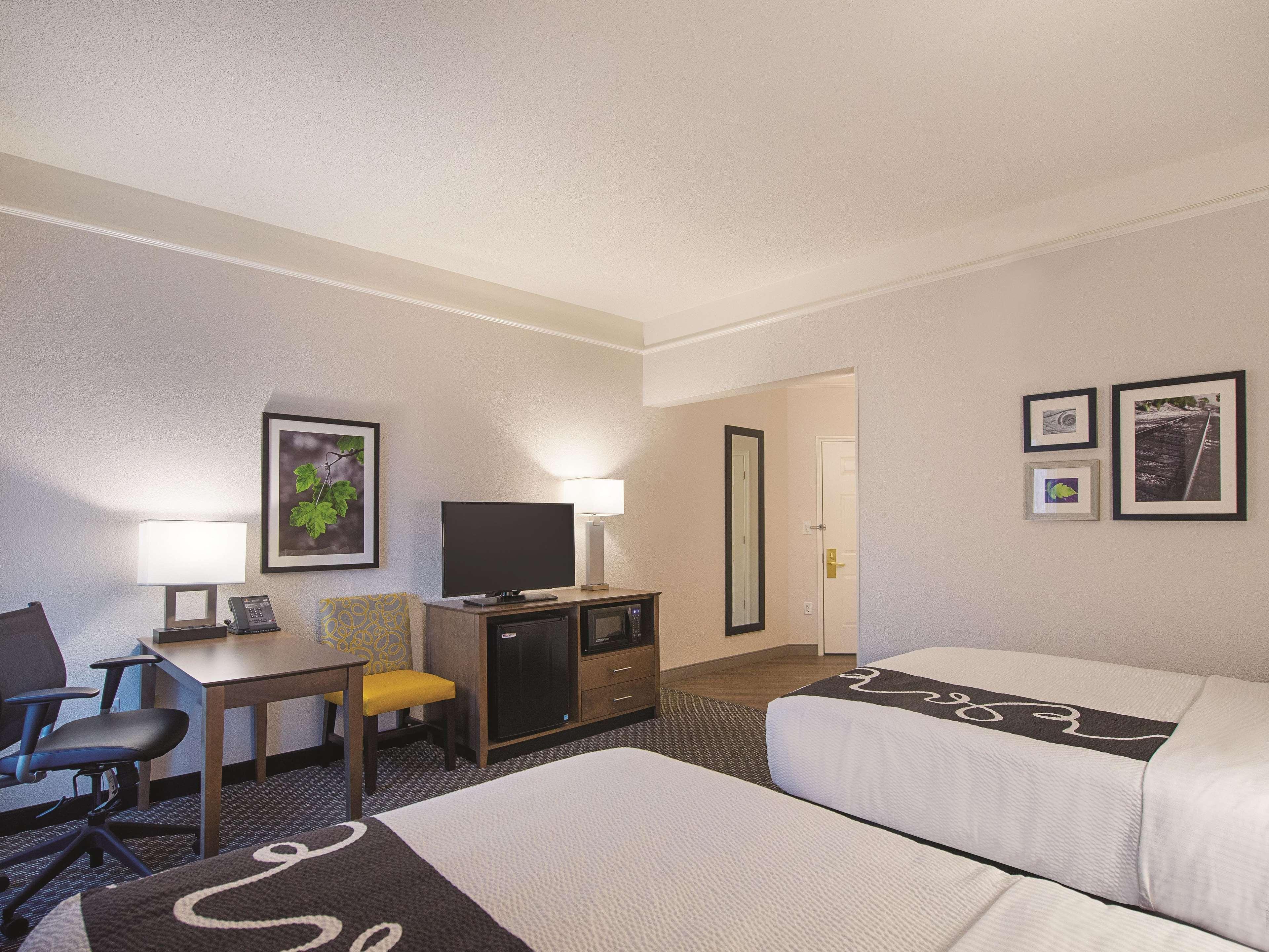 La Quinta By Wyndham - Nw Expwy Hotel