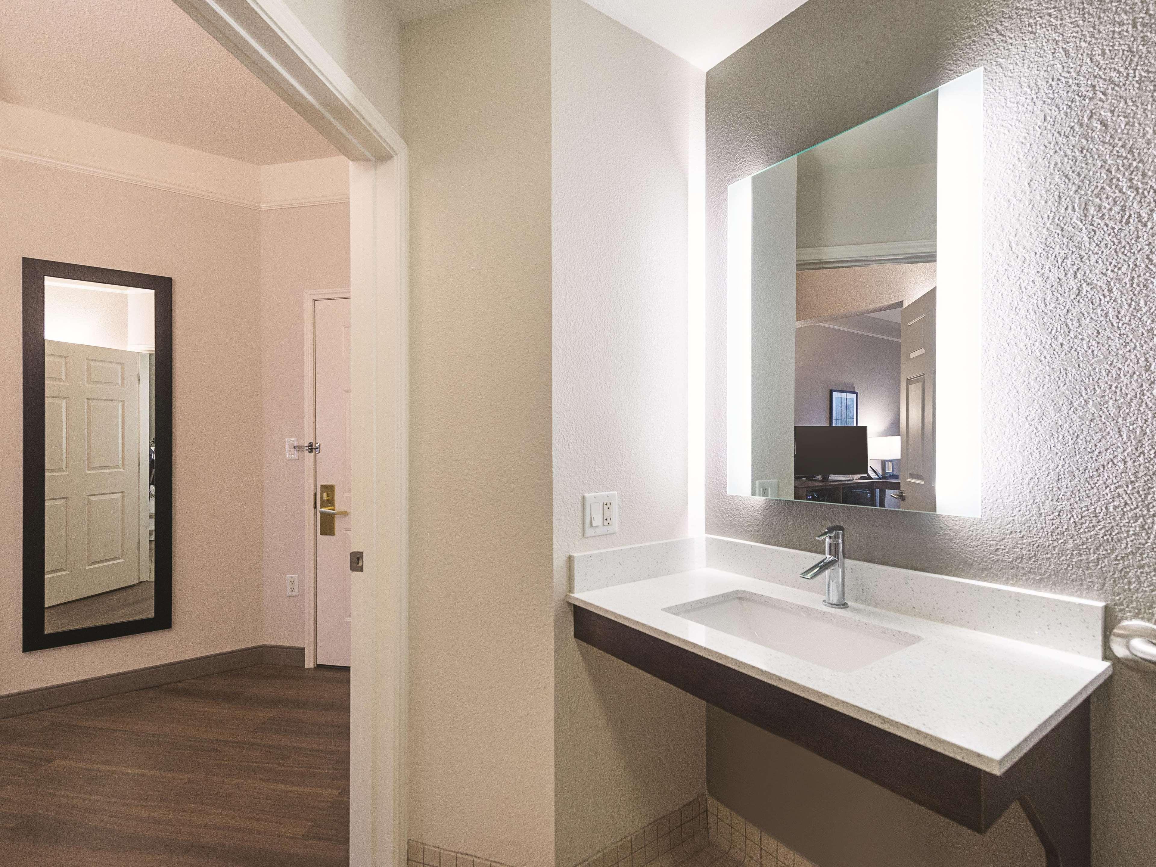 La Quinta By Wyndham - Nw Expwy Hotel