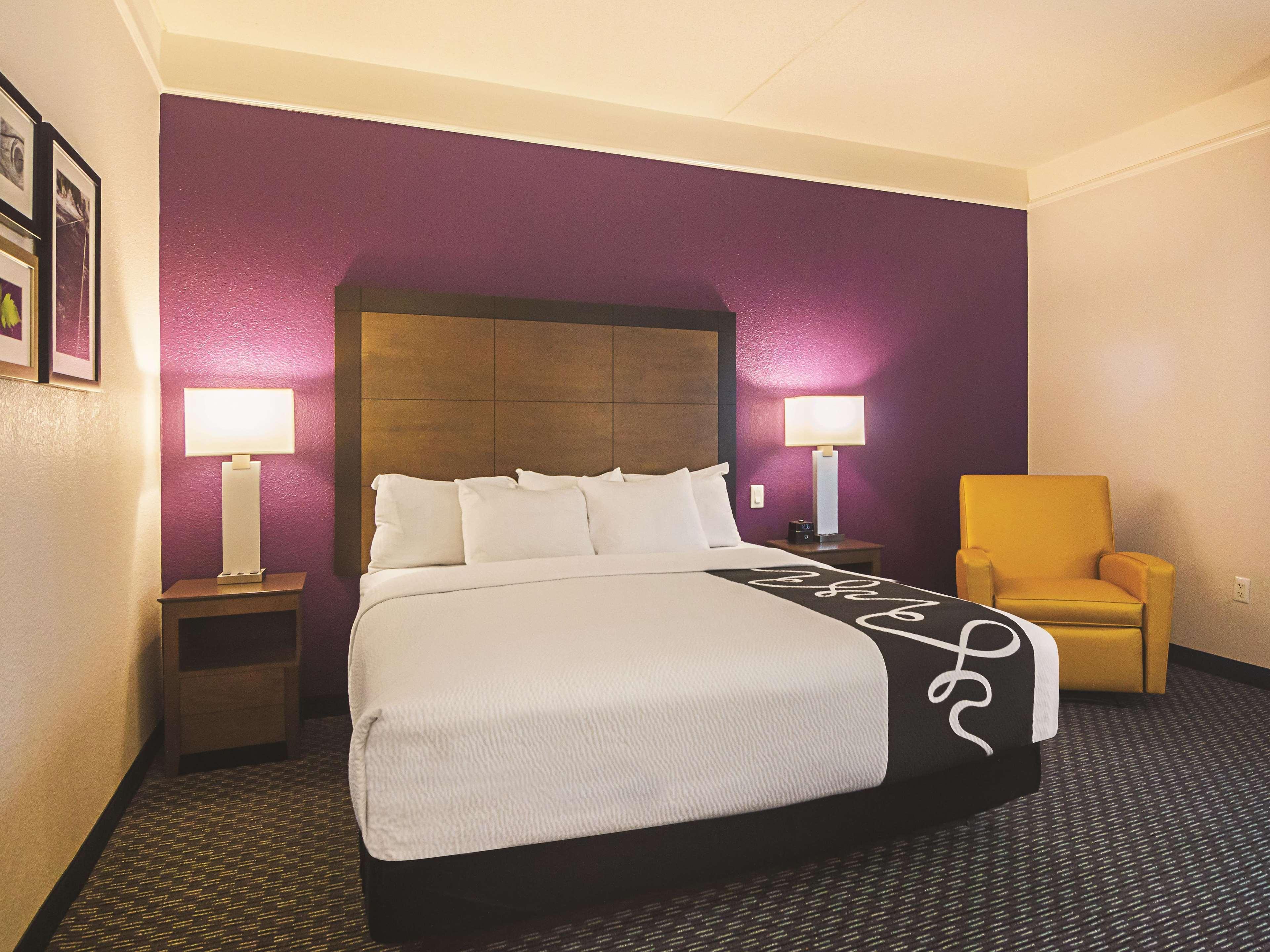 La Quinta By Wyndham - Nw Expwy Hotel