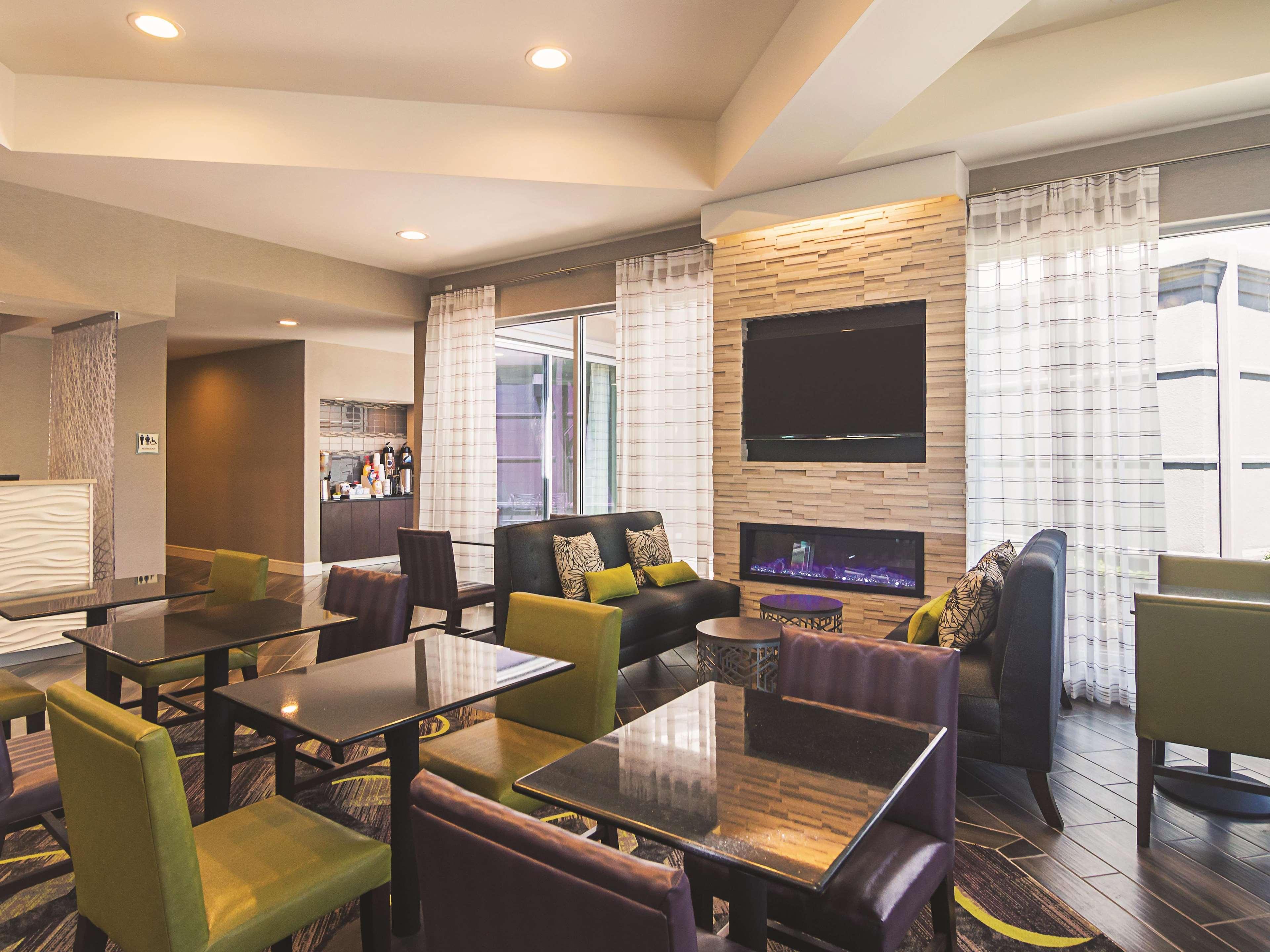 La Quinta By Wyndham - Nw Expwy Hotel