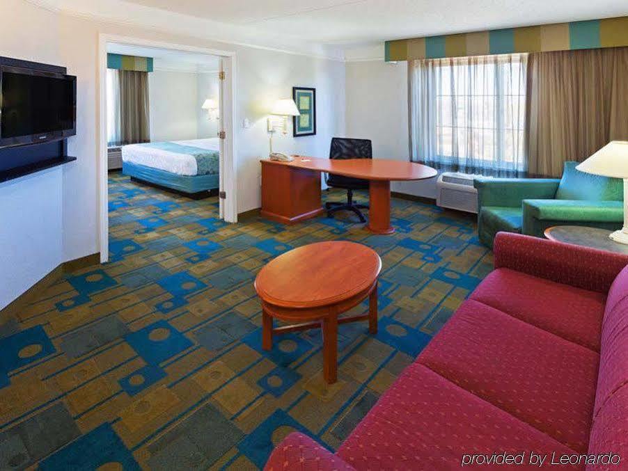La Quinta By Wyndham - Nw Expwy Hotel 3*